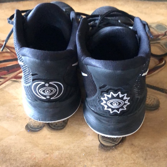 Kyrie basketball shoes 5y - Picture 3 of 6